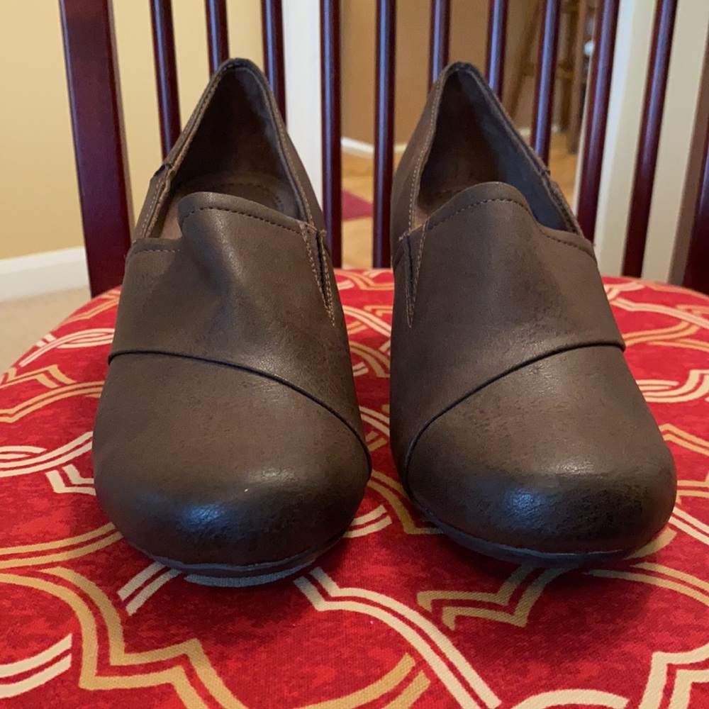 Shoes - Picture 2 of 12